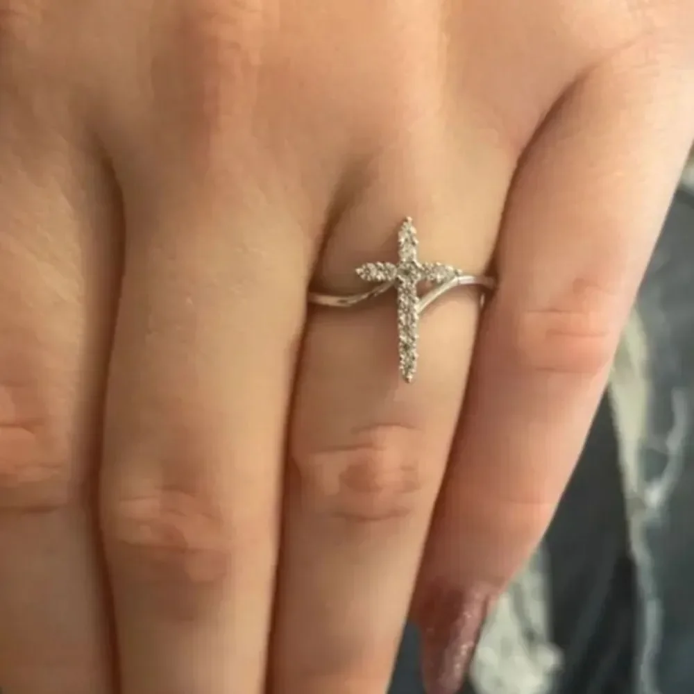 925 Sterling Silver Sparkling diamond Cross Design ring sz 7